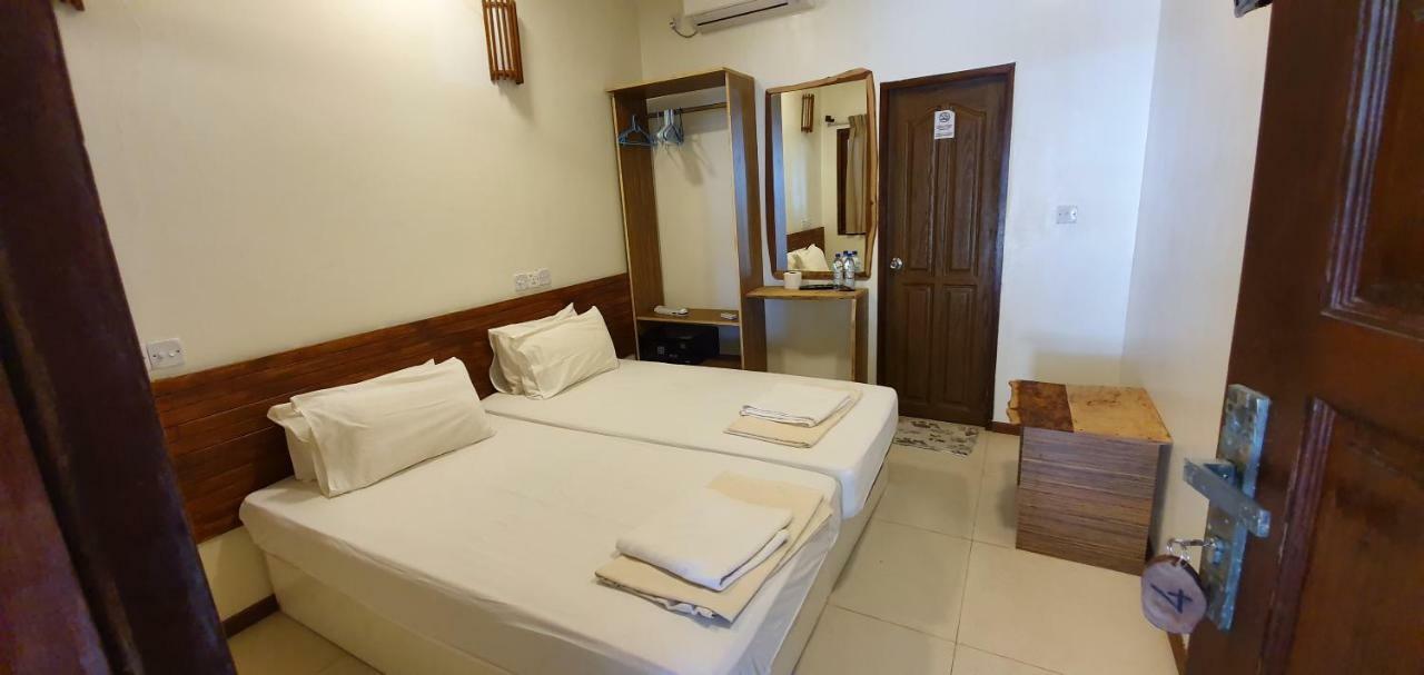 Surf Deck Hotel Thulusdhoo Luaran gambar