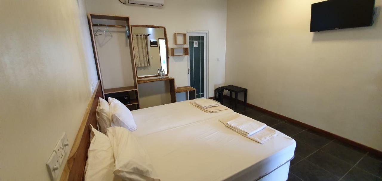 Surf Deck Hotel Thulusdhoo Luaran gambar