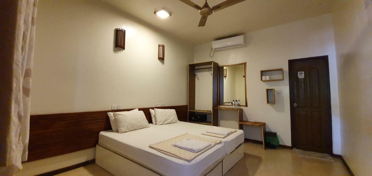 Surf Deck Hotel Thulusdhoo Luaran gambar